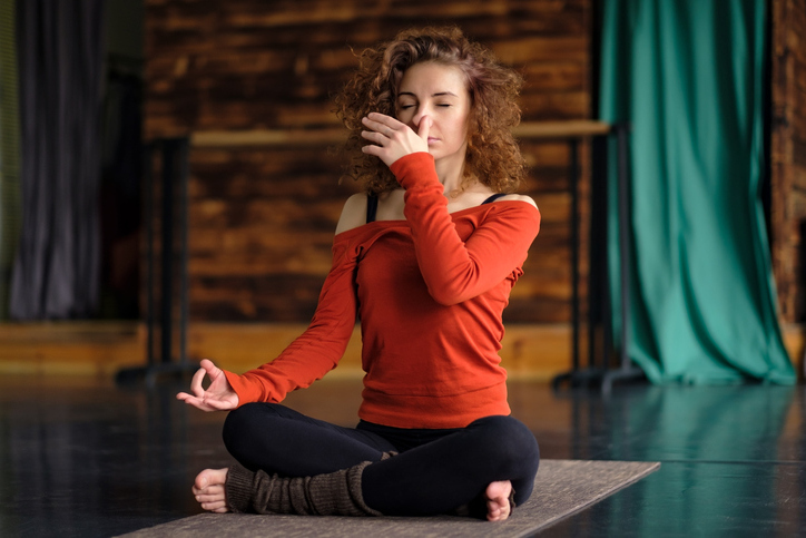 Respiration yogique complète sur 3 étages bienfaits et dangers