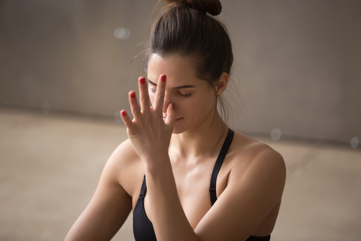 Yoga pranayama comme faire l'exercice de respiration alternée